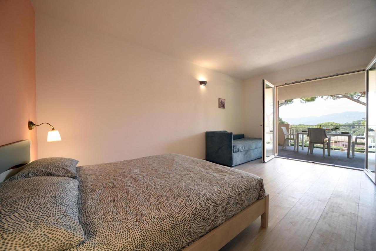 Residence Le Grazie Est กาโปลิเวรี ภายนอก รูปภาพ